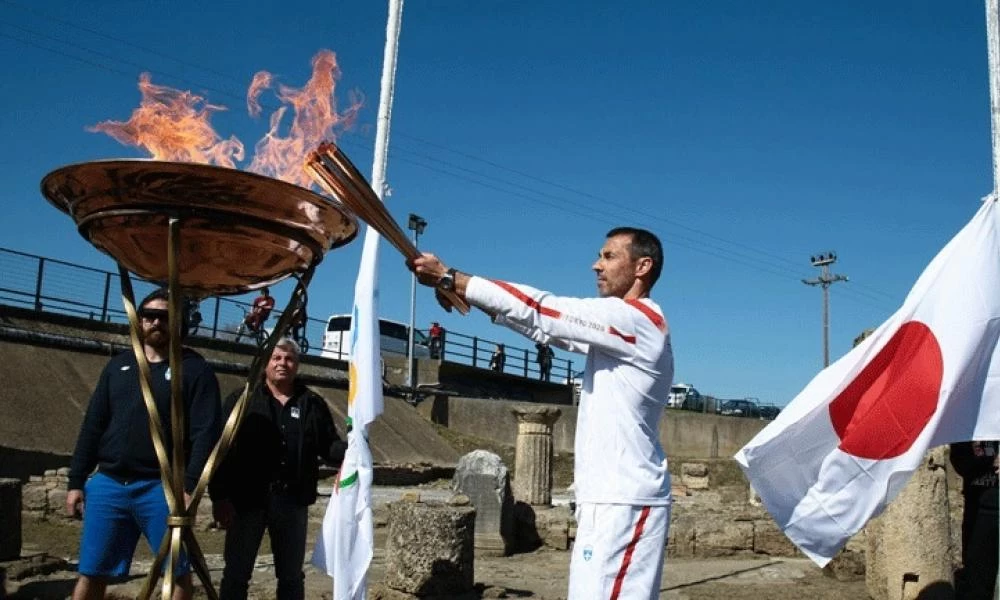 Ολυμπιακή Φλόγα: Παραδόθηκε στο «Τόκιο 2020» - Άδειο το Καλλιμάρμαρο